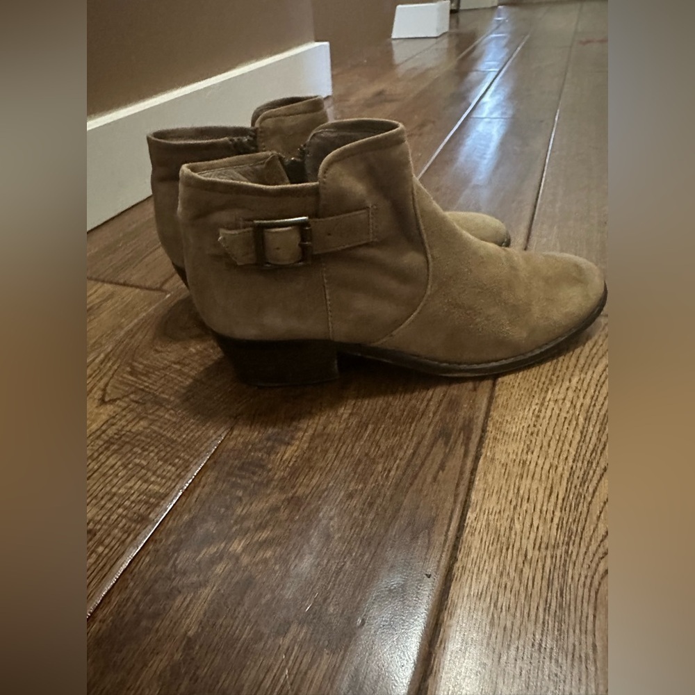 Steve Madden Prizzze Suede Ankle Zip Buckle Block Heel Booties, Taupe, Size 7. - Picture 9 of 15